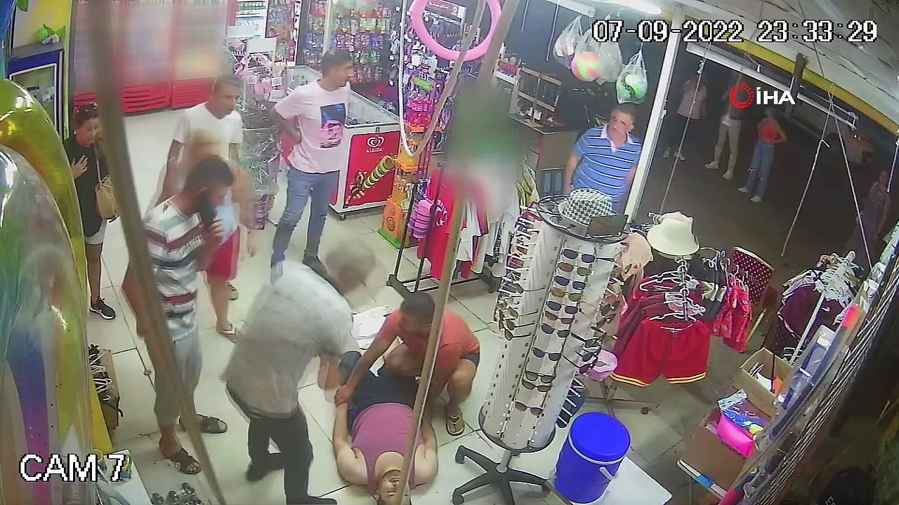 Balkondan mandal almak isterken marketin içine düştü! O anlar saniye saniye kamerada