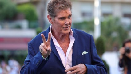 Voici - David Hasselhoff (Mask Singer) : comment il a aidé Leonardo DiCaprio à lancer sa carrière