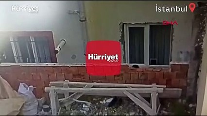 Arnavutköy'de pencere kilidini kırarak eve giren hırsız kamerada