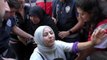 Esnaf ziyareti sırasında engelli kız ve annesinden Akşener'e tepki