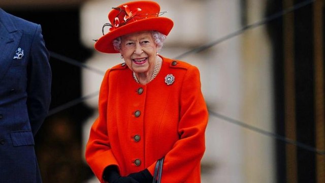 Isabel II, bajo supervisión médica por problemas de salud