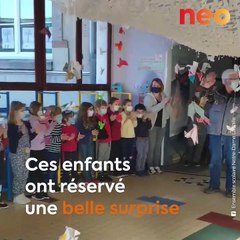 Ces élèves de Meurthe-et-Moselle font une ovation pour le départ à la retraite de l'employé de l'école