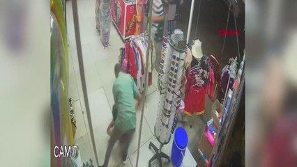 MANDAL ALMAK İSTEYEN OTİZMLİ GENÇ, BALKONDAN MARKETİN ÖNÜNE DÜŞTÜ