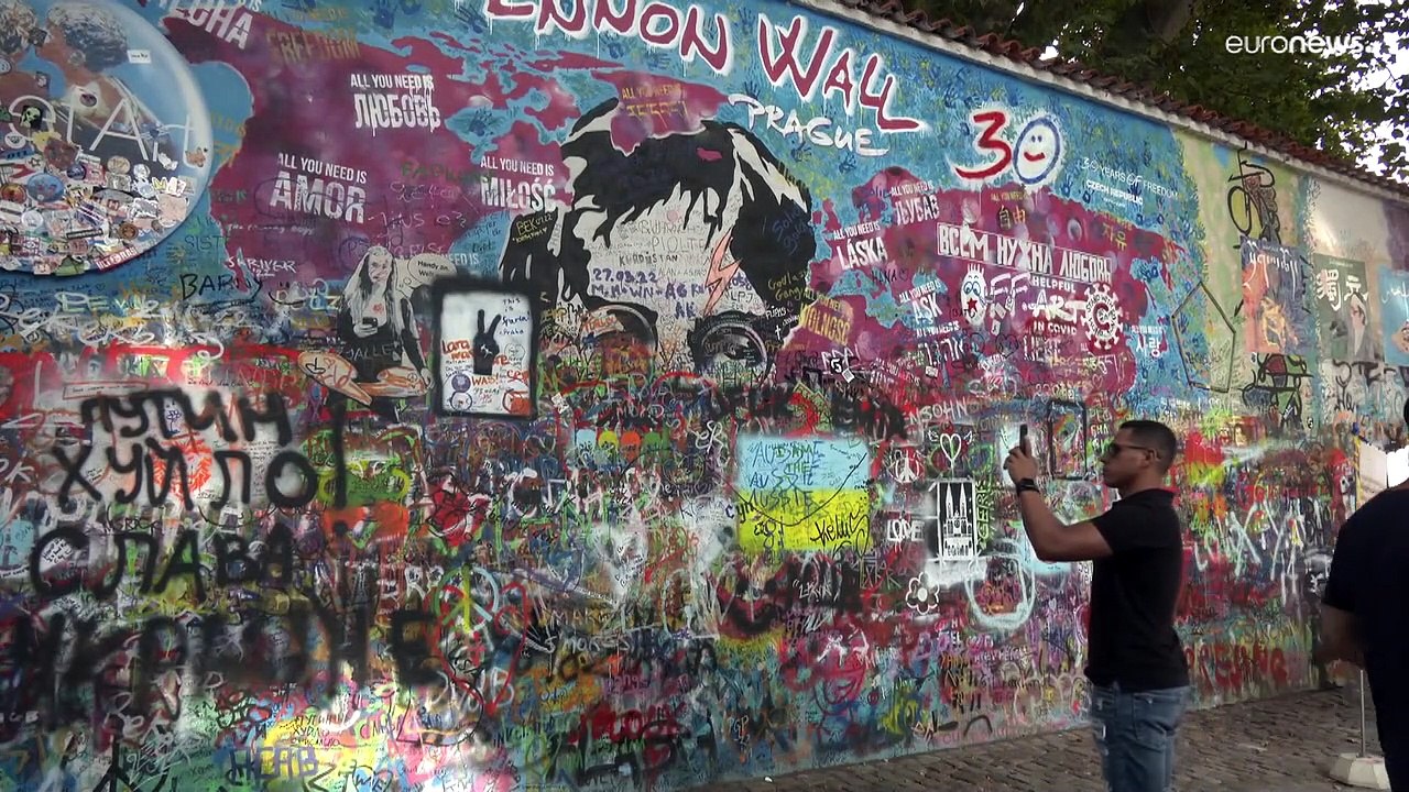 'Love and Peace' zum 2ten: Die Prager 'Lennon Wall' wird neu gemalt