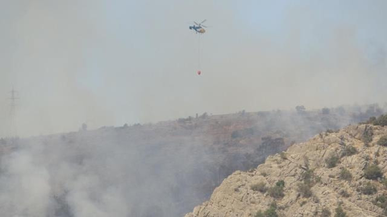 Mersin haberleri | Mersin'deki orman yangınında soğutma çalışmaları sürüyor