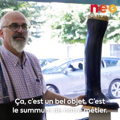 Joël est passionné par son métier : il est bottier depuis 1989