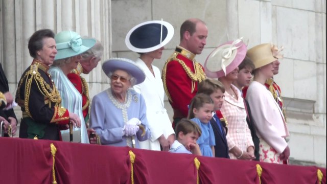 Los médicos de la reina Isabel II están preocupados por su salud