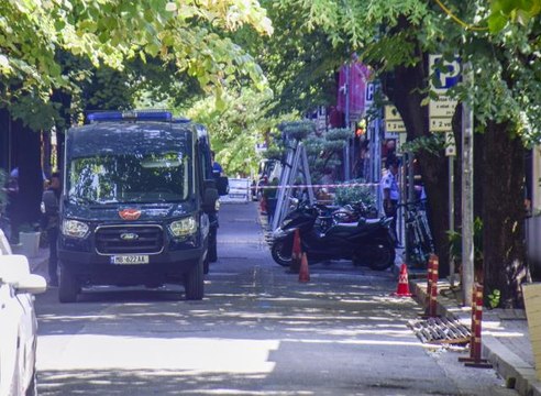 İran'ın Tiran Büyükelçiliği personeli büyükelçilik binasını boşalttı
