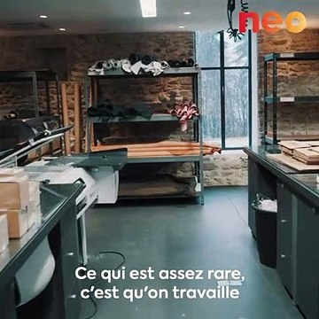 En Isère, dans son atelier du luxe à la française, il réinsère d'anciens jeunes délinquants
