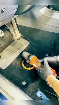 Méthode incroyable pour nettoyer un tapis de voiture