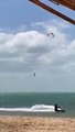 Le kite surf c'est mieux que le saut en parachute... Flippant