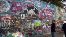 Praga: ridipinto il muro di John Lennon, simbolo di libertà