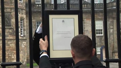 Queen Elizabeth’s death announced on Holyroodhouse easel
