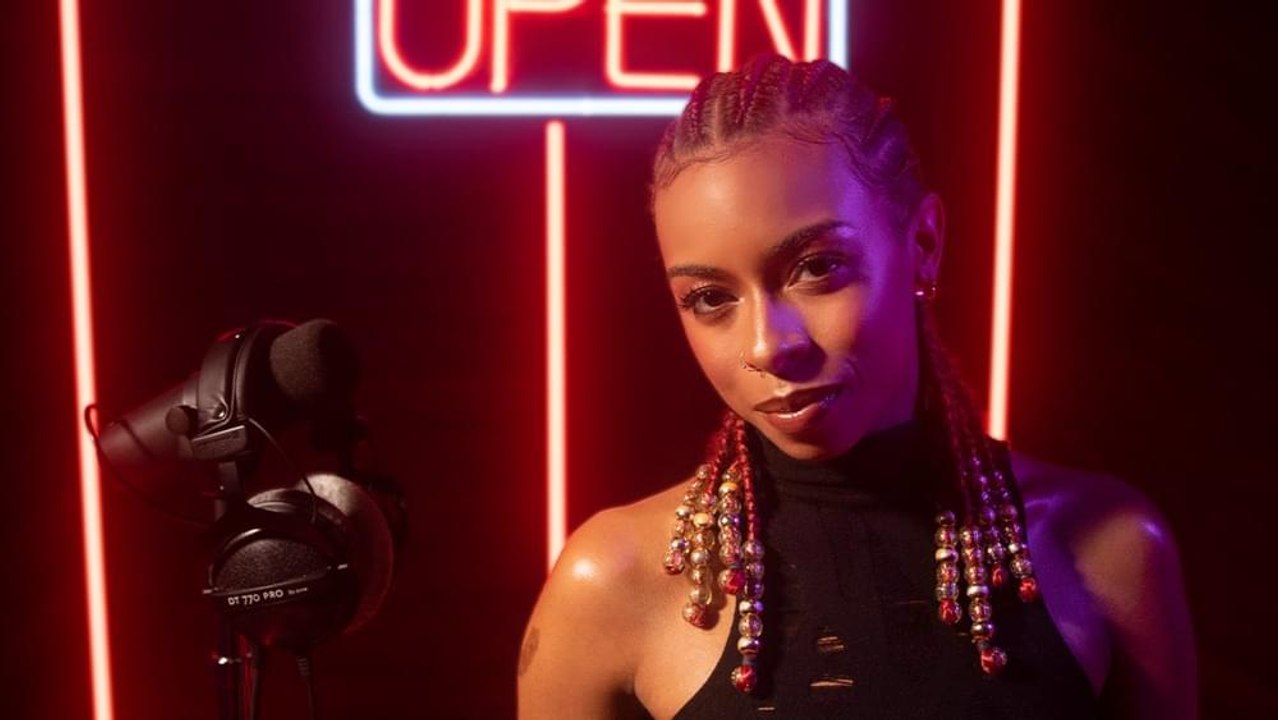 Ravyn Lenae “Venom” (Live Performance) | Open Mic