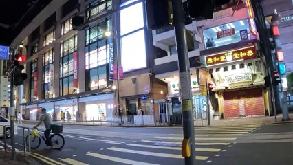 Semáforos no chão: novidade pode salvar pedestres que não tiram o olho do celular