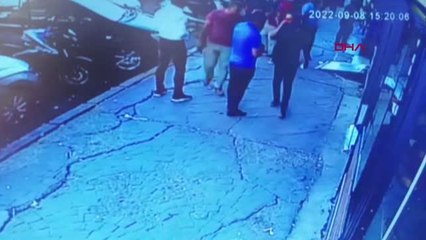 Son dakika haber! ADIYAMAN'DA 1 KİŞİNİN YARALANDIĞI TEKMELİ YUMRUKLU KAVGA KAMERADA