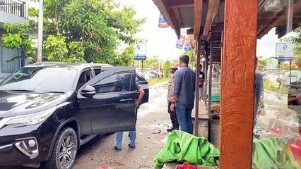 Polres Kubu Raya Lakukan Patroli Dan Salurkan Bantuan Sosial Kepada Warga Masyarakat Dampak Kenaikan BBM