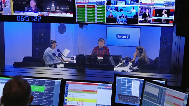 Décès d'Elizabeth II : devant Balmoral, le recueillement des britanniques