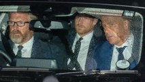 El príncipe Harry, triste y abatido, se reúne con su familia tras la muerte de su abuela, Isabel II