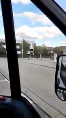 Allemagne : Un homme armé d'un couteau a fait deux blessés hier soir dans une ville du sud avant d'être mortellement touché par un tir de la police qui dit enquêter sur un éventuel "contexte islamiste ou terroriste"