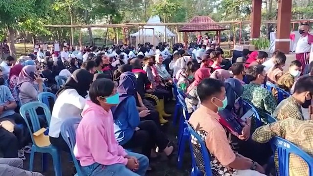 Giat Bansos Kapolda NTB Kepada PHL Polda NTB, Nelayan, dan Warga Kurang Mampu di Sekitar Mako Brimob Polda NTB