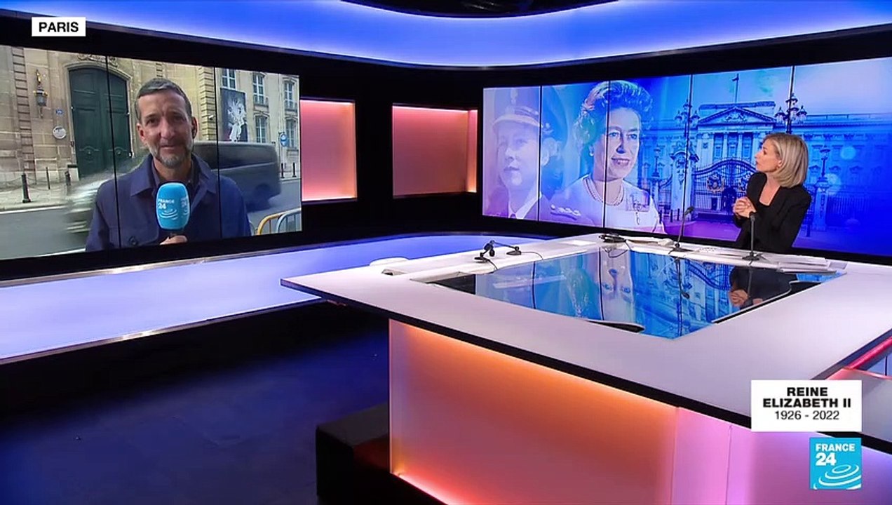 Décès d'Elizabeth II :  les hommages devant l’ambassade britannique à Paris