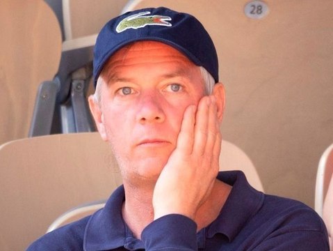 J'en tombe de ma chaise : Julien Arnaud, le journaliste star de TF1 présente ses excuses après une énorme bourde en direct sur LCI !