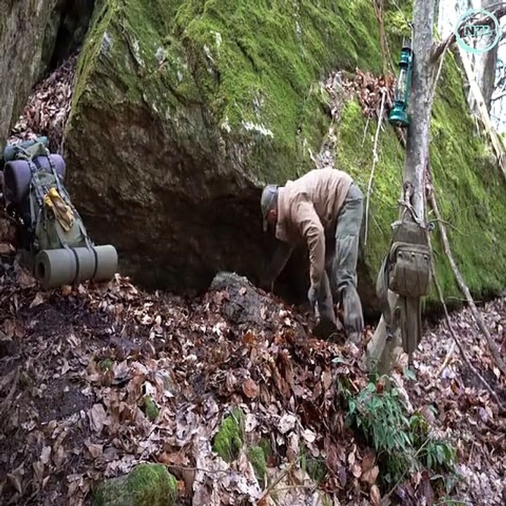 Excavate a natural shelter. Stone fireplace with chimney. Sleeping in the wild. Survival skills
