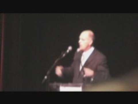 Le Maire de Sanary en fin de campagne au théâtre Galli