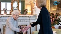 El moratón de Isabel II en su último acto con Liz Truss, el detalle que encendió todas las alarmas