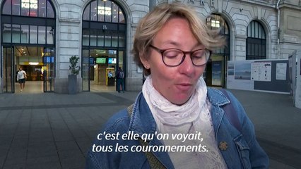 Mort d'Elizabeth II: à Paris, des passants entre tristesse et persiflage