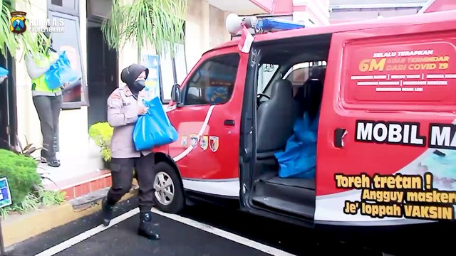 Kapolres Bondowoso, Polres Jember, Polres Madiun dan Polres Sidoarjo Bagikan Sembako Dampak Kenaikan BBM