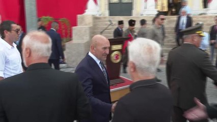 İzmir gündem haberleri... İzmir'deki Kurtuluş Törenlerinde Hükümet Konağı'na Türk Bayrağı Çekildi