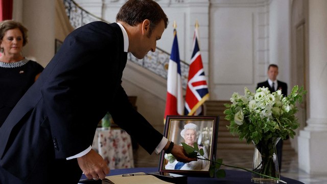 «Pour nous, elle était LA reine» : l’hommage en vidéo (et en anglais) de Macron à Elizabeth II