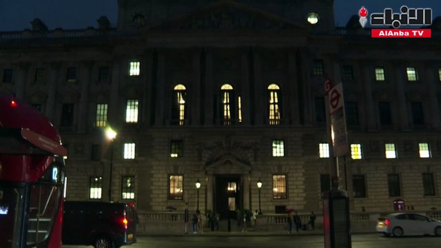 تنكيس الأعلام فوق المباني الرسمية البريطانية بعد وفاة الملكة إليزابيث