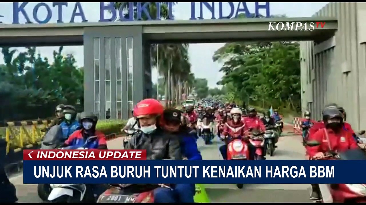 Ribuan Buruh di Karawang Berunjuk Rasa Tolak Kenaikan Harga BBM