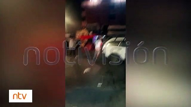 Pelea por rutas: Con fierro en mano un conductor se enfrenta a otros chóferes