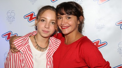 GALA VIDEO - Le saviez-vous ? Emma de Caunes : sa fille Nina marche dans ses pas