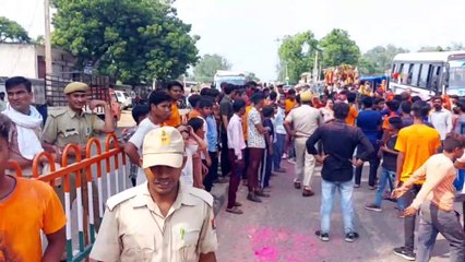 गणेश विसर्जन शोभायात्रा में पुलिस ने बंद कराए डीजे, हुआ विवाद