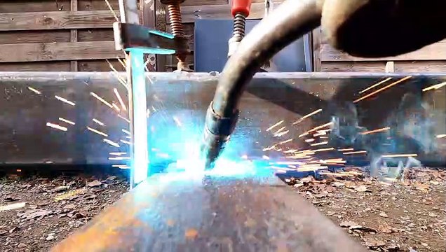 Zone évasion : la folle aventure de Marion et Hervé qui se préparent à faire le tour du monde en camion