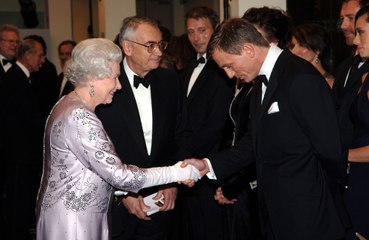 Daniel Craig a rendu hommage à la reine Elizabeth après sa mort "paisible" à l'âge de 96 ans.
