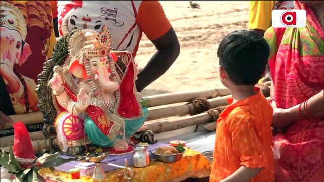 Mumbai: People bid goodbye to Lord Ganesha after the 10 day long Ganeshotsav