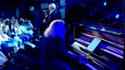 Louis Chedid interprète "Tout ce qu'on veut dans la vie" dans "Le Grand Studio RTL"
