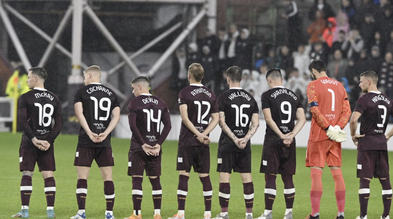 Während schweigeminute: schotten buhen queen elizabeth ii. aus