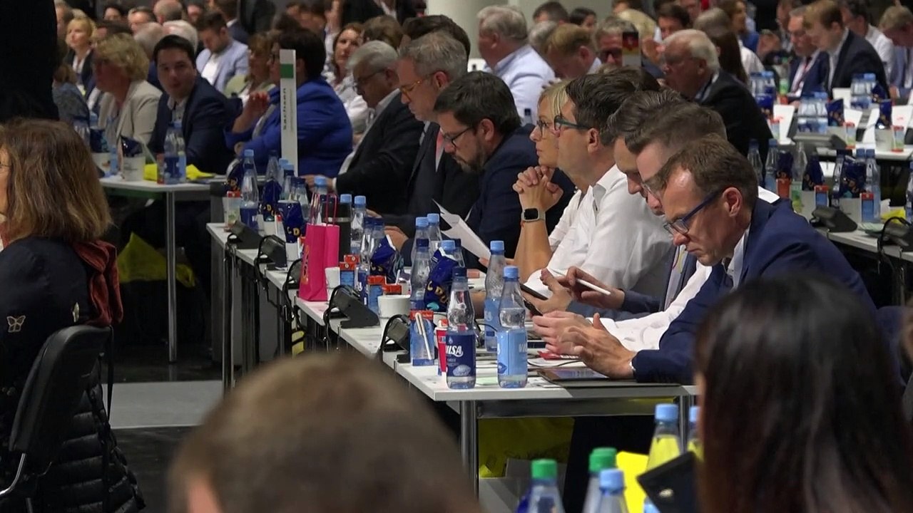 CDU-Parteitag: Merz nennt Ampel-Regierung 'Narrenschiff'