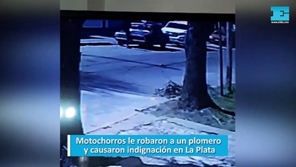 Motochorros le robaron a un plomero y causaron indignación en La Plata
