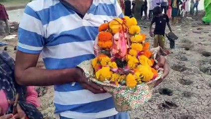 अनंत चतुर्दशी पर अलवर के जयसमंद बाँध में गणपति जी का विसर्जन करने पहुंचे श्रद्धालु ,देखे वीडियो