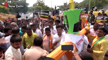BJP workers hold protest against Delhi Excise Policy
