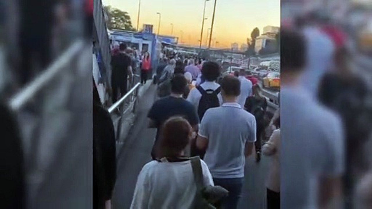 İstanbul Avcılar'da metrobüs kazası! Yaralılar var...