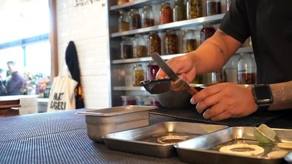 La hoja de coca llega en forma de polvo a los recetarios de Colombia